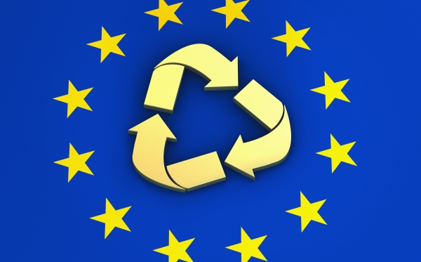 Grafik mit europäischer Flagge und Recyclingicon